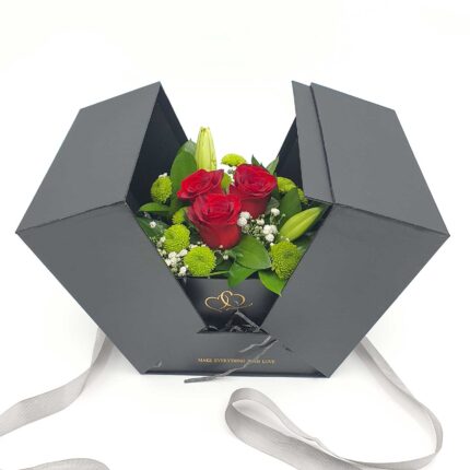 Surprise box roses arrangement - black